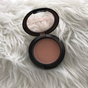 MAC Cosmetics in Harmony matte powder blush
